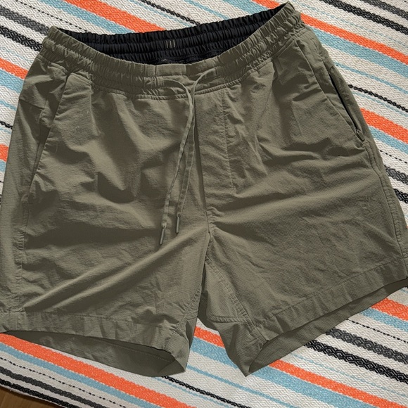 Lululemon men’s shorts size m green - Picture 7 of 10